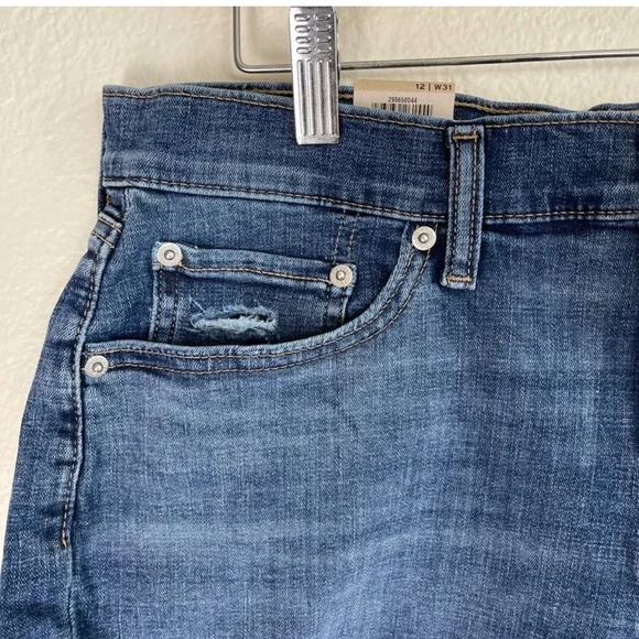 Levis Women's Mid Length Shorts size 31 - Picture 5 of 10